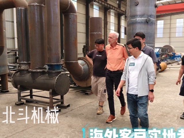 美國(guó)采購(gòu)商考察綠色環(huán)保型炭化設(shè)備